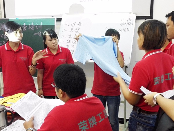 世界杯官网线上平台员工培训现场