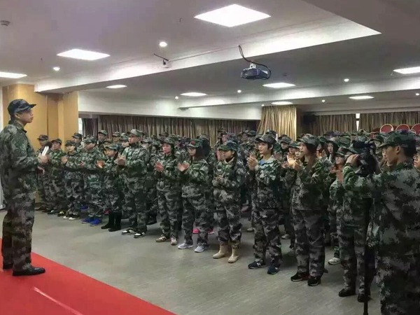 世界杯官网线上平台团队拓展训练